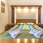Juhar Apartmanhaz 4* Balatongyörök