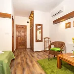 Juhar Apartmanhaz Balatongyörök