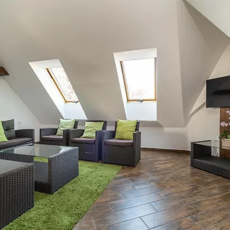 Juhar Apartmanhaz 4* Balatongyörök