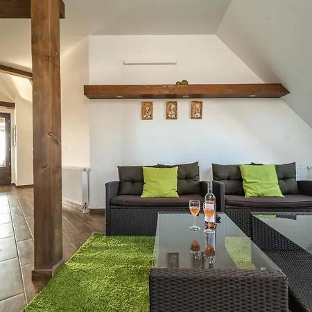 Juhar Apartmanhaz Balatongyörök