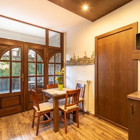 מלון דירות Juhar Apartmanhaz 4*