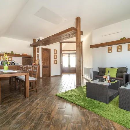 מלון דירות Juhar Apartmanhaz 4*