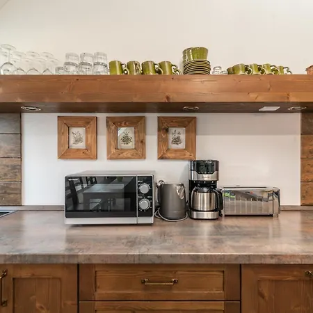 Juhar Apartmanhaz מלון דירות 4*