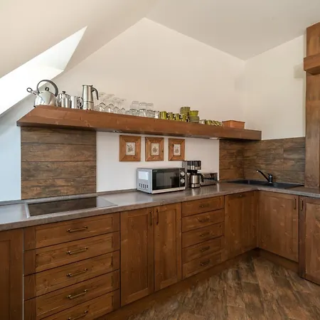 Juhar Apartmanhaz Ξενοδοχείο με διαμερίσματα 4*