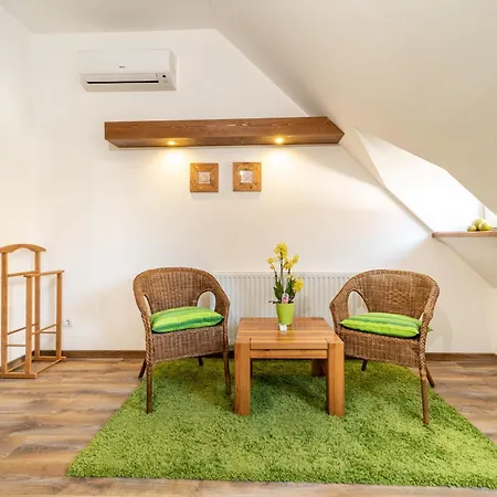 Juhar Apartmanhaz 4* Balatongyörök