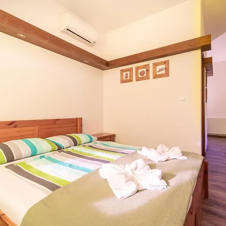 מלון דירות Juhar Apartmanhaz Balatongyörök