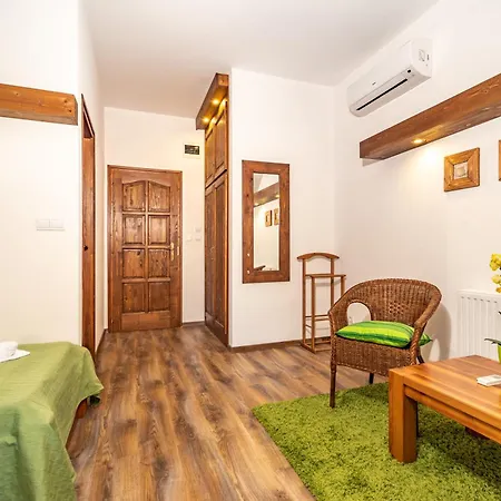 Juhar Apartmanhaz Balatongyörök
