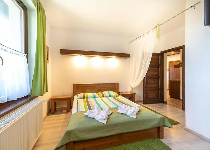 מלון דירות Juhar Apartmanhaz 4*