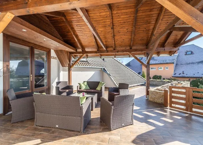 Juhar Apartmanhaz מלון דירות Balatongyörök