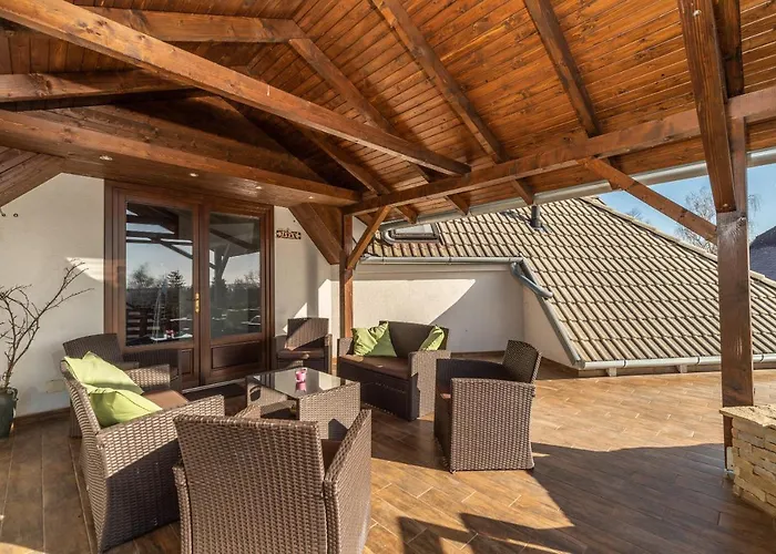 מלון דירות Juhar Apartmanhaz 4*