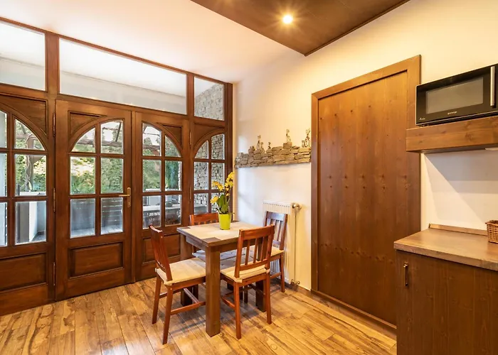 מלון דירות Juhar Apartmanhaz 4*