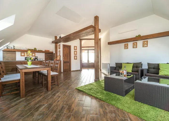 מלון דירות Juhar Apartmanhaz 4*